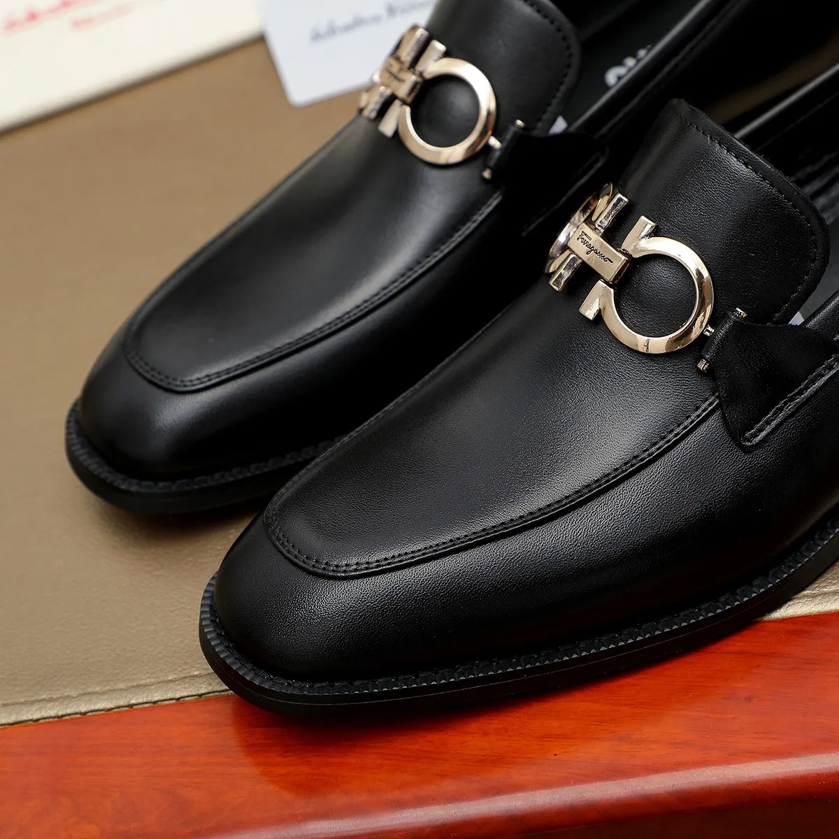 Men's shoes💰420🔥Ferragamo new men's formal shoes🇨🇳Official website original 1:1 mold opening, original quality💯Fine workmanship, high-end luxury shoes☘ The surface is made of imported Italian first-layer cowhide🌴🐑Leather lining🍓Rubber wear-resistant and non-slip outsole, breathable and comfortable to wear🍍The first choice for high-grade men, size 39-45 (38.46. Can be customized)
